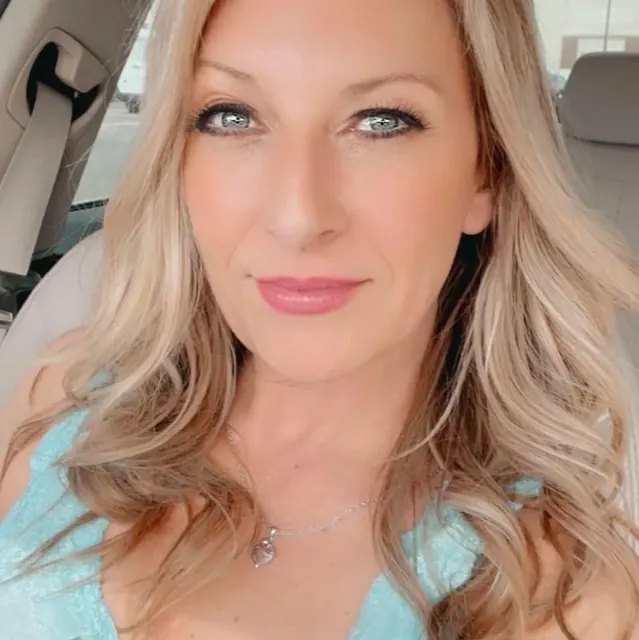 Jessa_D OnlyFans creator with captivating content