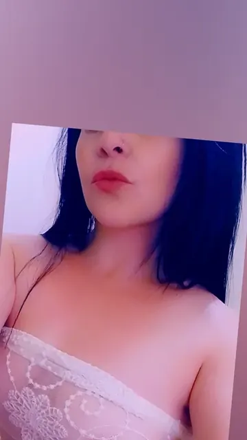 Jessy OnlyFans black hair slim