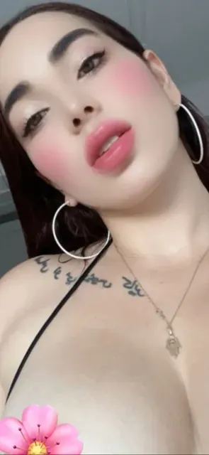 Paola Solarte OnlyFans Glamorous Brunette