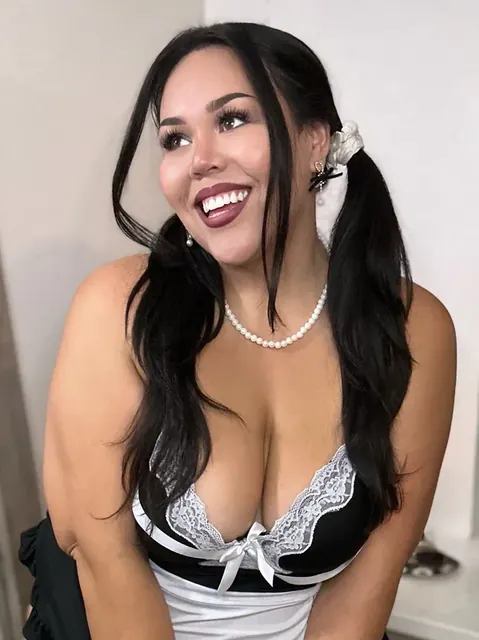 jewlieah OnlyFans exclusive content creator