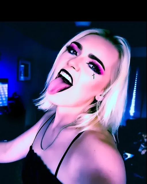 Jinxi Hecate OnlyFans blonde creator