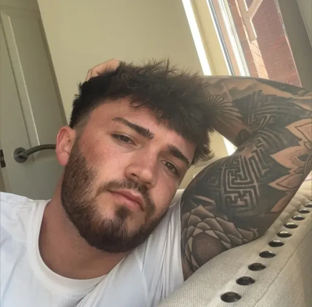 Dan Robertson OnlyFans British boyfriend