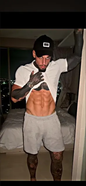 Juicy Jay OnlyFans muscular creator