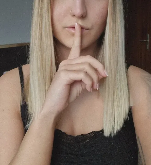 Jules.Linda OnlyFans creator with exclusive content