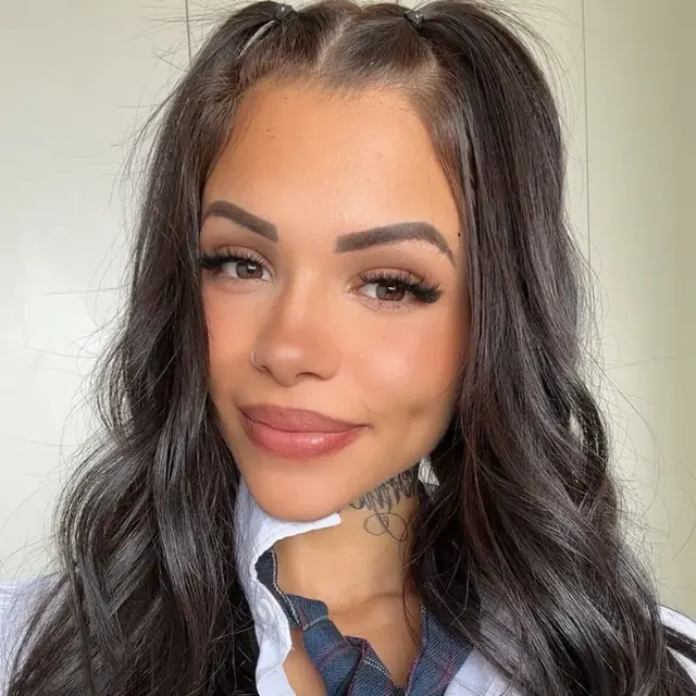 Julia 💛 OnlyFans creator with engaging personality