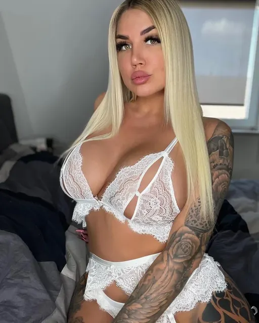 KARY MEL OnlyFans tattooed model
