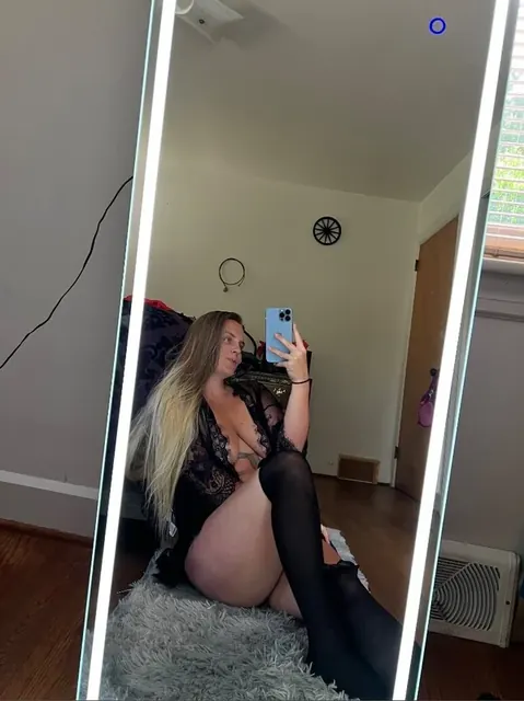 K OnlyFans creator with captivating photos