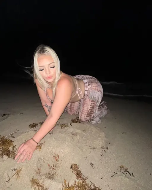 Kenzie reine OnlyFans Creator with Curvy Figure
