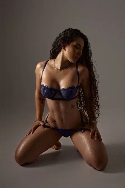 Keren OnlyFans creator with enticing content