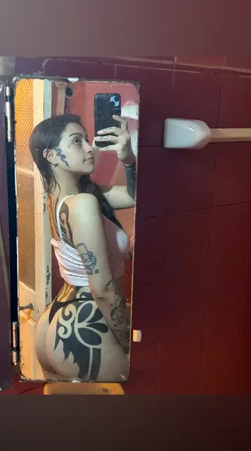 kiaritaxxx OnlyFans curvy creator