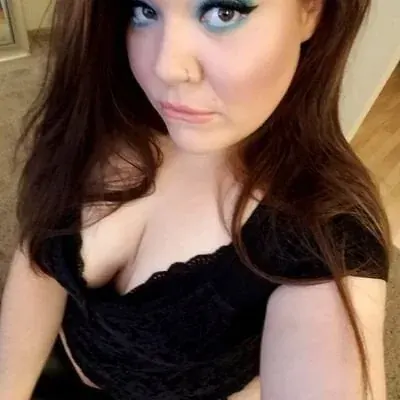 Kikisplumpass OnlyFans glamorous brunette creator