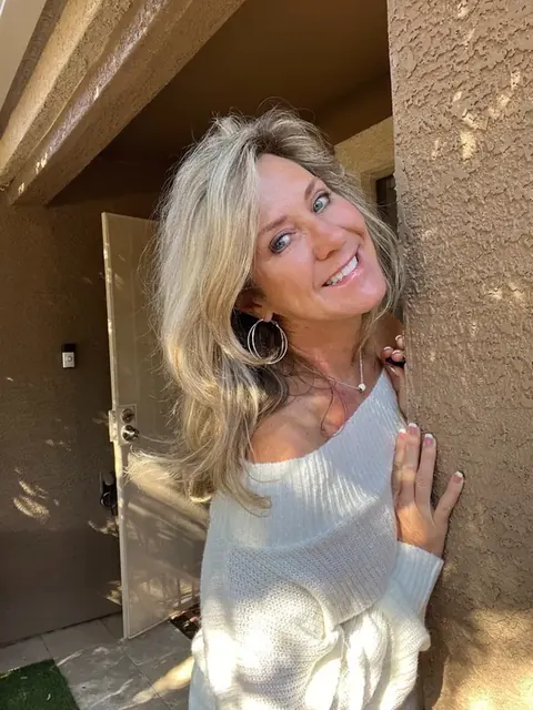 KimberleeJay OnlyFans creator with vibrant lifestyle