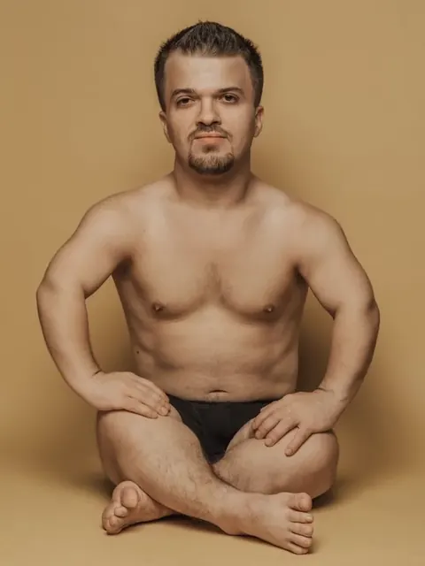 Kingdwarf on OnlyFans athletic male creator