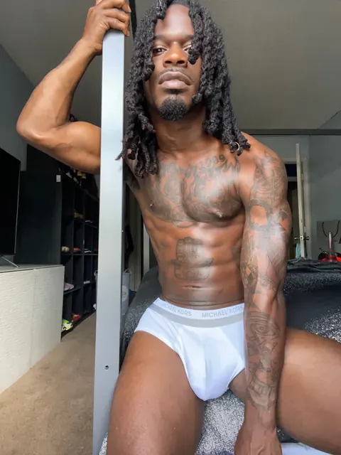 Kingfame_89 OnlyFans creator with engaging vlogs