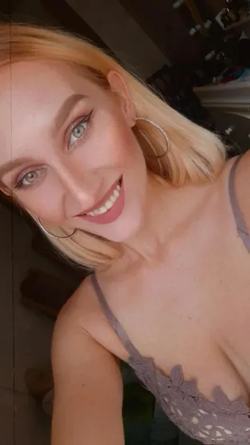 Kiramoore OnlyFans profile featuring exclusive photos