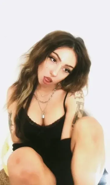 Kira on OnlyFans with exclusive content