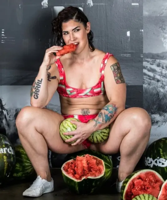Kortneyolsonfree OnlyFans creator with strong thighs