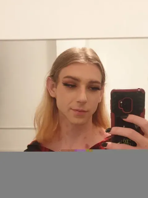 Kylaflowers OnlyFans blonde trans woman