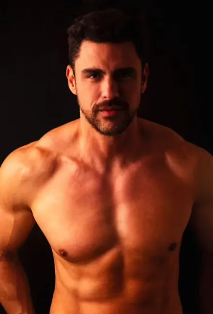 Kyle Fox OnlyFans exhibitionist male creator