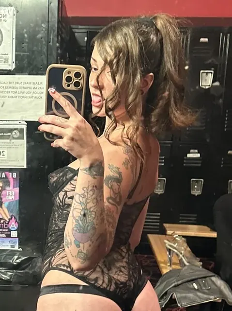 L33LivingDoll on OnlyFans with a focus on foot fetish