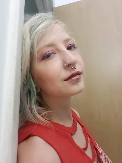 Laceydarling OnlyFans blonde alternative beauty