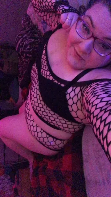 Ladieblaze OnlyFans curvy stoner chick