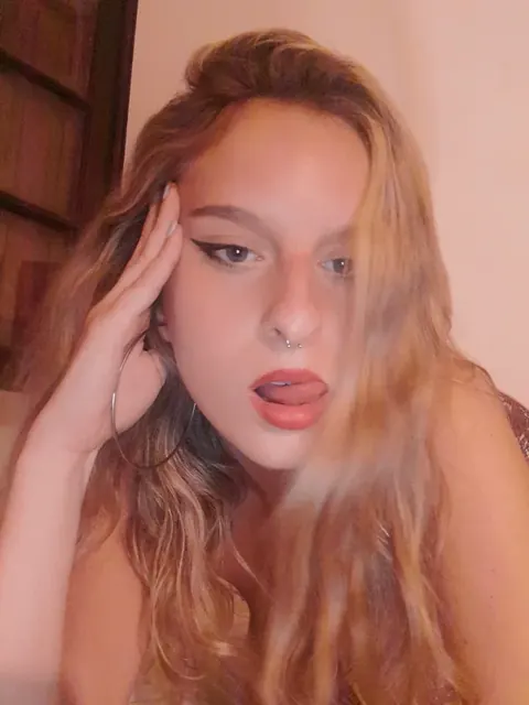 Lola OnlyFans blonde Argentinian girl