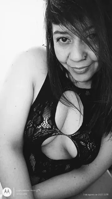 Lamorocha2022 OnlyFans profile showcasing natural beauty