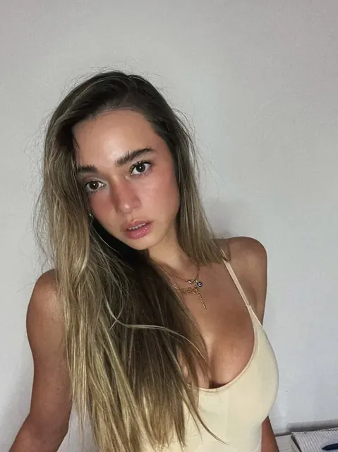 Larissa Schot profile on OnlyFans with wild personality