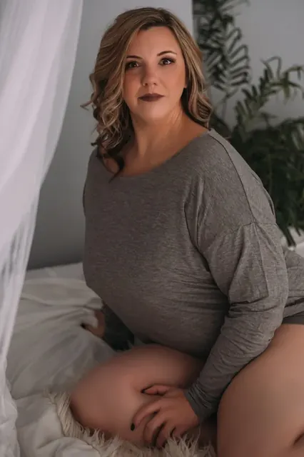 Lassie Canon VIP OnlyFans creator with brunette hair