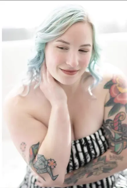 Laurzombi OnlyFans tattooed creator