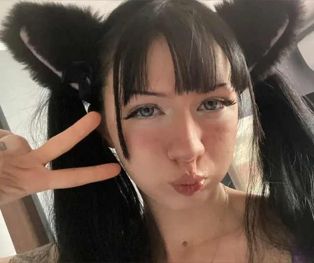 Lavi OnlyFans Creator with Black Hair