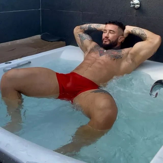 Lawrence London! OnlyFans profile with tattooed athletic appearance.