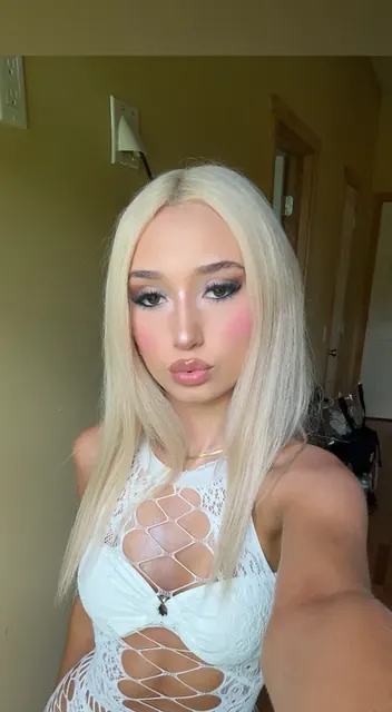 Layla Klo OnlyFans Blonde Creator