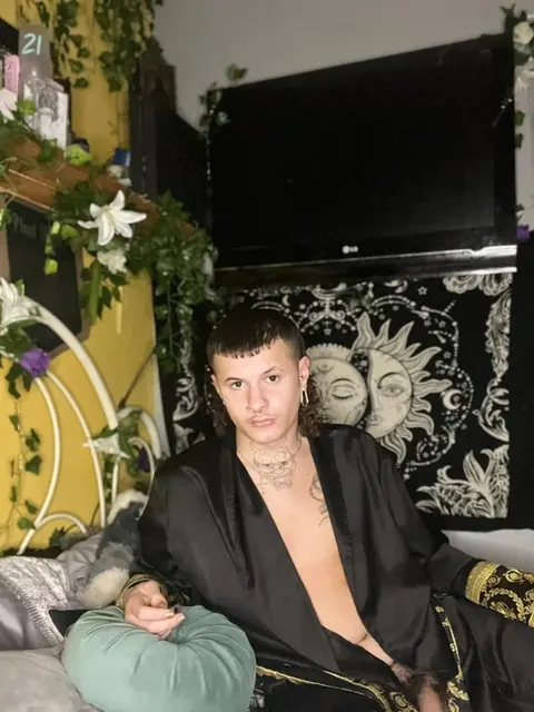 Lbutmakeitdirty OnlyFans creator offering diverse adult content.