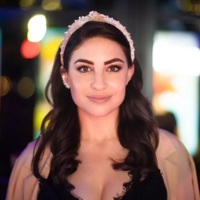 Leah Lamarr OnlyFans Glamorous Comedian
