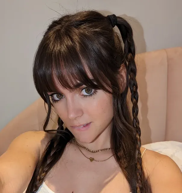 Leah Ray VIP OnlyFans petite cosplay creator