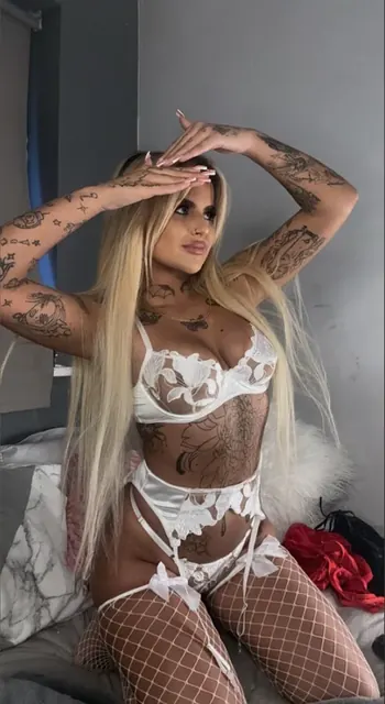 Leah OnlyFans blonde tattooed creator