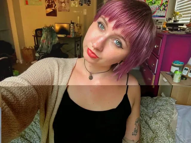 Ledabun OnlyFans Tattooed Alternative Creator
