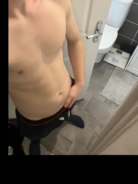 Lee Ritchie OnlyFans slim male creator