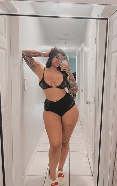 Lee OnlyFans creator with solo content