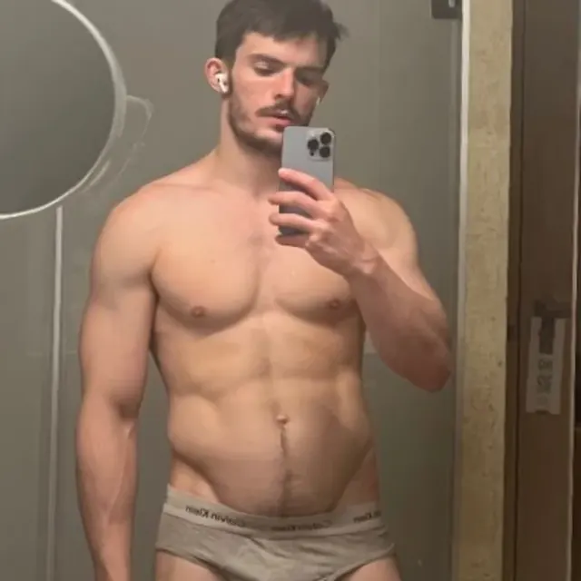 Leedpt OnlyFans creator with a photo-heavy feed
