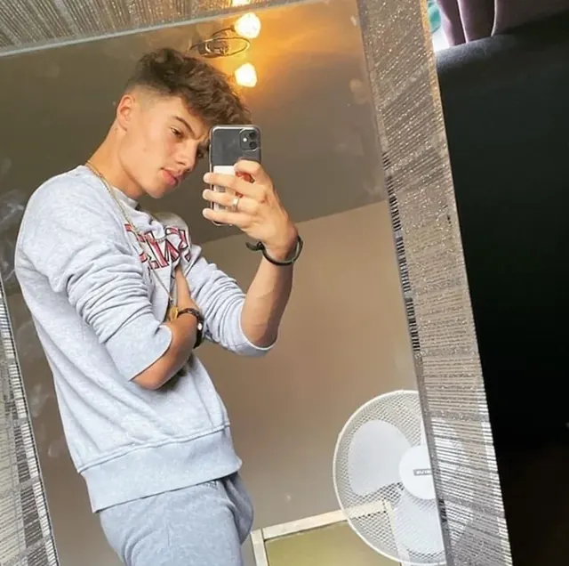 CD OnlyFans creator with exclusive solo content