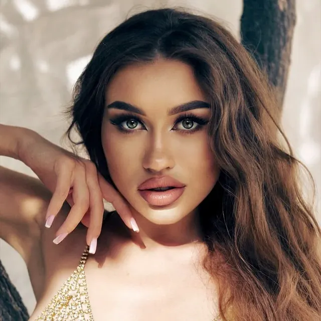 Leilakaminskaya OnlyFans cute and charming creator