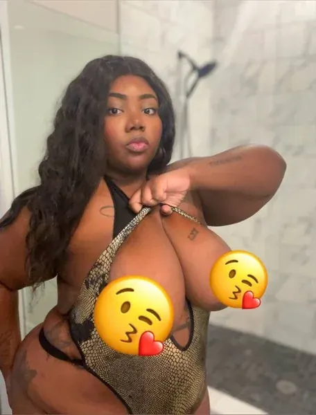 lenadrains OnlyFans nude page with interactive content