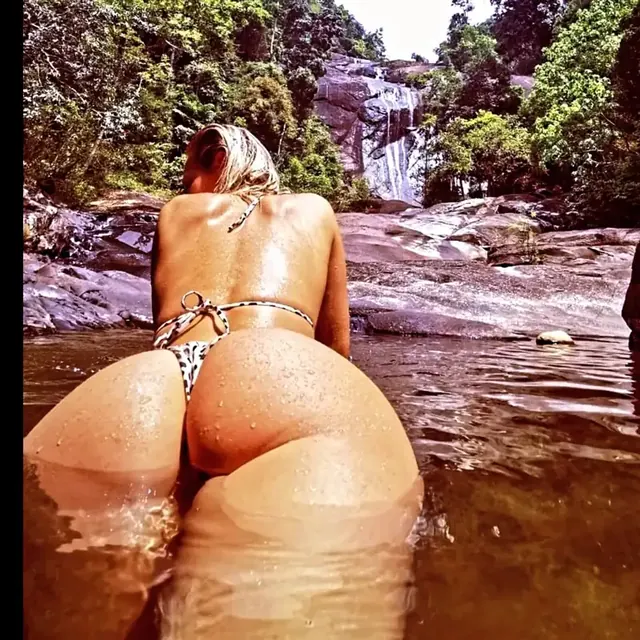 Lenka Koklesová OnlyFans creator with exclusive photos