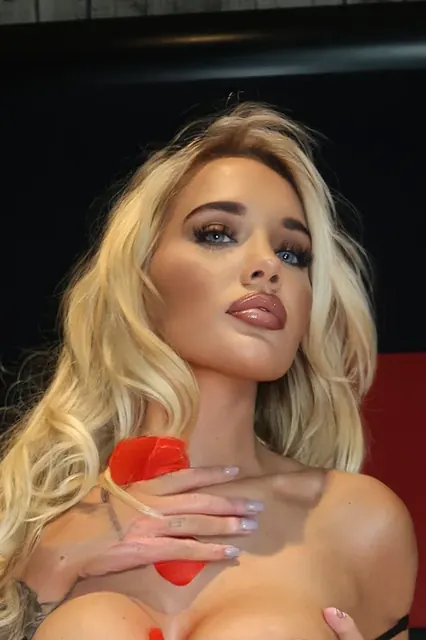 Leonie OnlyFans exclusive content creator