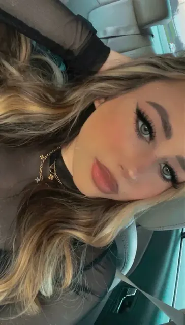 zoe OnlyFans creator with unique non-nude content