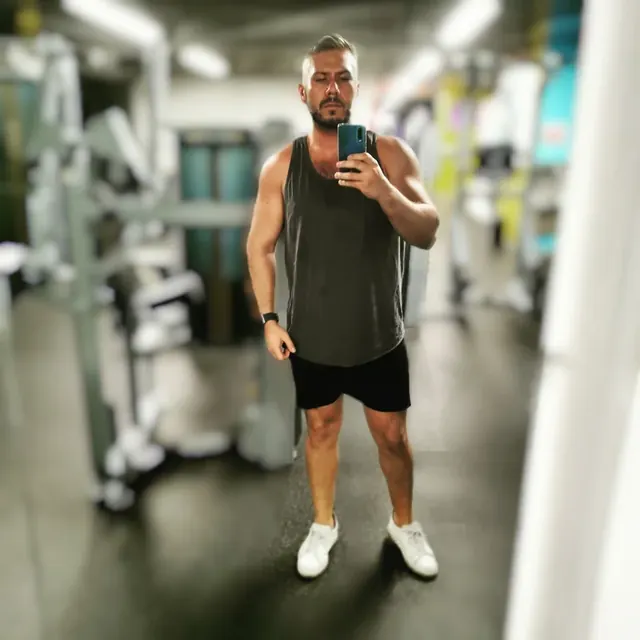 Lewis OnlyFans creator with engaging content