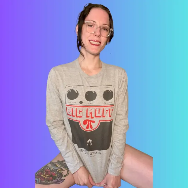 Lexxi OnlyFans creator, petite guitar player